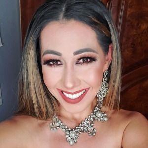 Meet your Posher, Dahlia